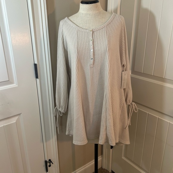 Lizard Thicket NWT Cream Puff Sleeve Blouse with Tie Front and Ribbed Texture - Picture 8 of 10